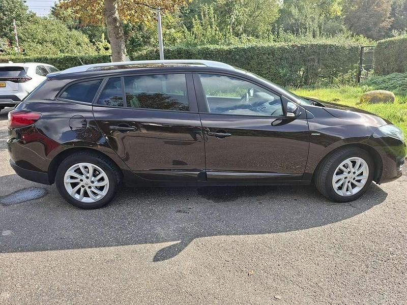 Bruin Occasion 2015 Renault Mégane GrandTour LIMITED Stationwagen | € 4.999 (Goede deal) - Afbeelding 1/4