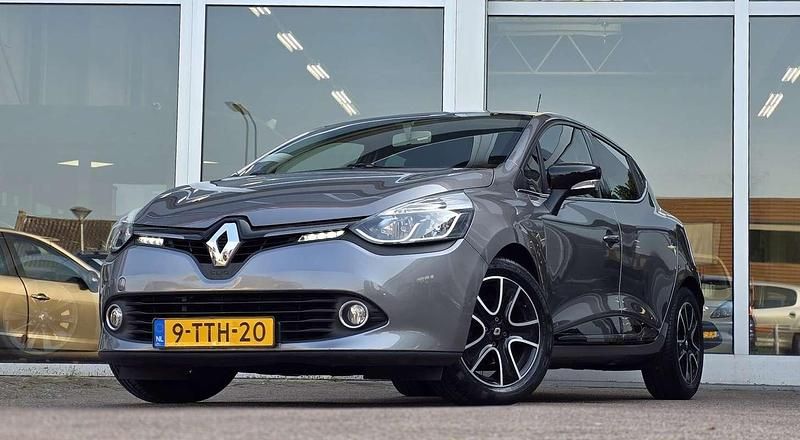 Grijs Gebruikt 2014 Renault Clio IV Night&Day Hatchback | € 6.744 (Eerlijke prijs) - Afbeelding 1/3