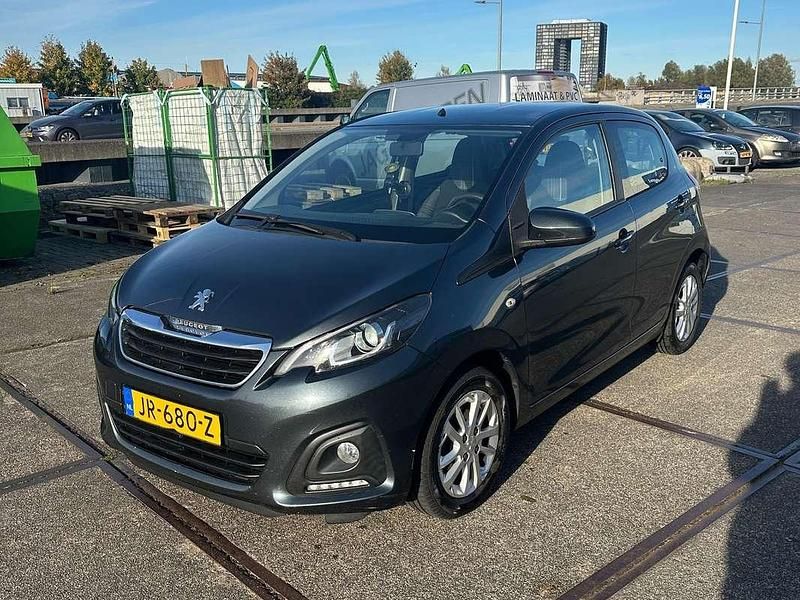 Grijs Gebruikt 2016 Peugeot 108 Active Hatchback | € 5.950 (Eerlijke prijs) - Afbeelding 1/4