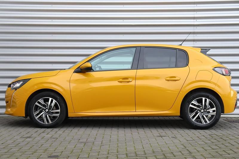 Occasion Peugeot 208 Allure 101 PK (74 kW) 2021 Geel Hatchback