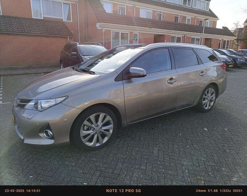 Bruin Gebruikt 2013 Toyota Auris Stationwagen | € 15.299 (Iets duurder) - Afbeelding 1/4