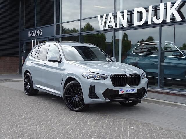 Grijs, metallic lak Gebruikt 2023 BMW X3 M Sport SUV | € 62.850 (Iets duurder) - Afbeelding 1/4