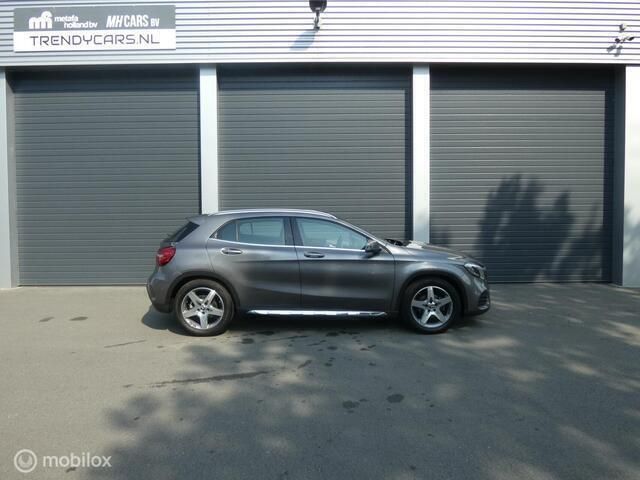 Grijs Gebruikt 2019 Mercedes GLA180 Business SUV | € 27.995 (Iets duurder) - Afbeelding 1/4