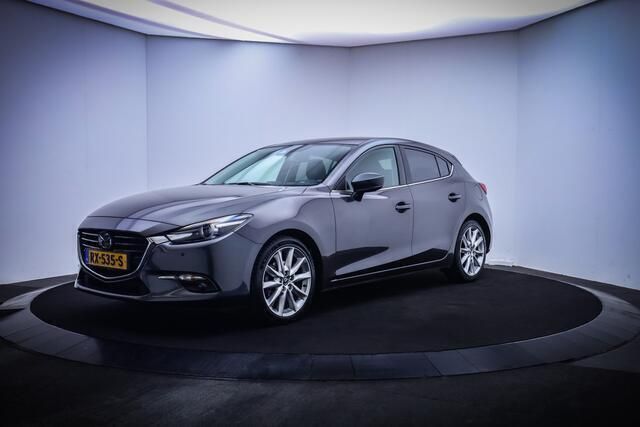 Grijs, metallic lak Gebruikt 2018 Mazda 3 Hatchback | € 17.950 (Eerlijke prijs) - Afbeelding 1/4