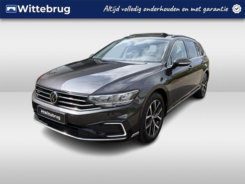 Grijs, metallic lak Gebruikt 2020 VW Passat Business Stationwagen | € 27.450 (Eerlijke prijs) - Afbeelding 1/1