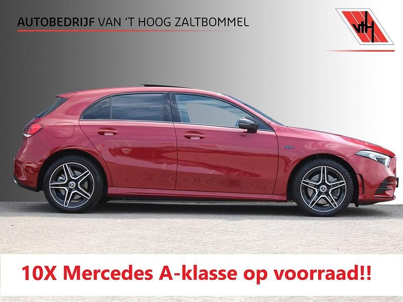 Rood, metallic lak Gebruikt 2020 Mercedes A250 AMG Hatchback | € 24.900 (Goede deal) - Afbeelding 1/4