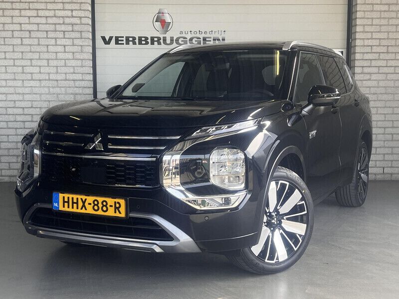 Zwart Nieuw 2025 Mitsubishi Outlander P-HEV Instyle SUV | € 60.990 (Eerlijke prijs) - Afbeelding 1/4