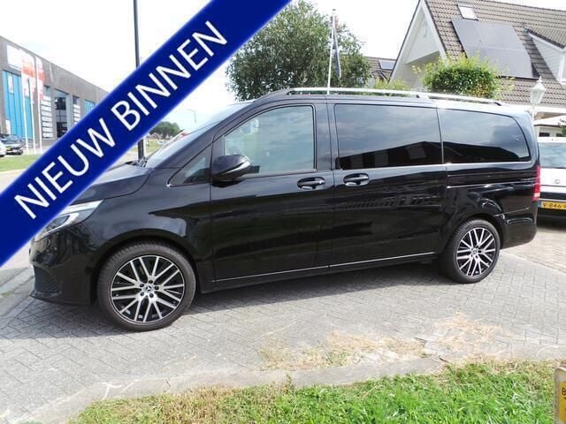Zwart Gebruikt 2020 Mercedes V250 MPV | € 42.950 (Eerlijke prijs) - Afbeelding 1/4
