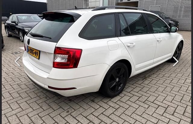Occasion Skoda Octavia Business Line 111 PK (81 kW) 2014 Wit Hatchback