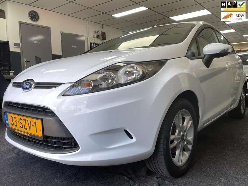 Wit, metallic lak Gebruikt 2012 Ford Fiesta Ghia Hatchback | € 3.250 (Eerlijke prijs) - Afbeelding 1/4