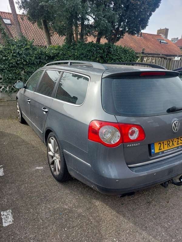 Grijs Gebruikt 2005 VW Passat Comfortline Stationwagen | € 2.650 (Eerlijke prijs) - Afbeelding 1/4