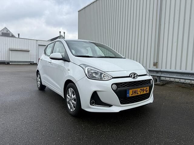 Wit Gebruikt 2019 Hyundai i10 Hatchback | € 12.950 (Eerlijke prijs) - Afbeelding 1/4