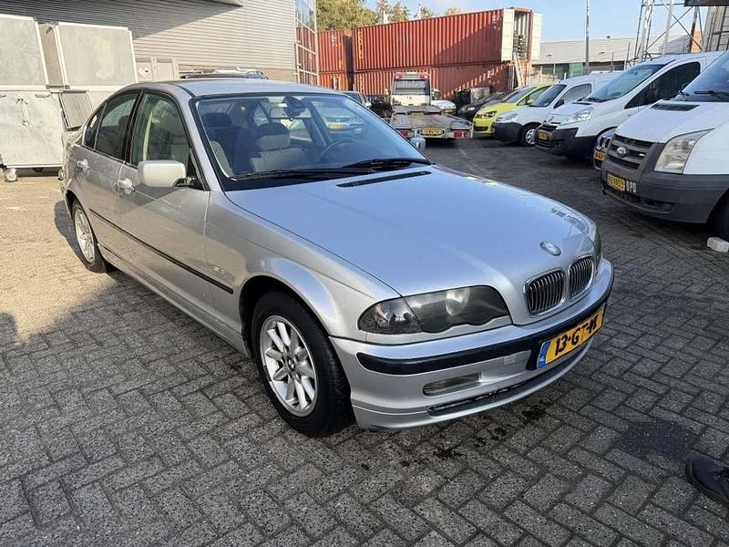 Grijs Gebruikt 2001 BMW 316 Executive Sedan | € 1.290 (Iets duurder) - Afbeelding 1/4