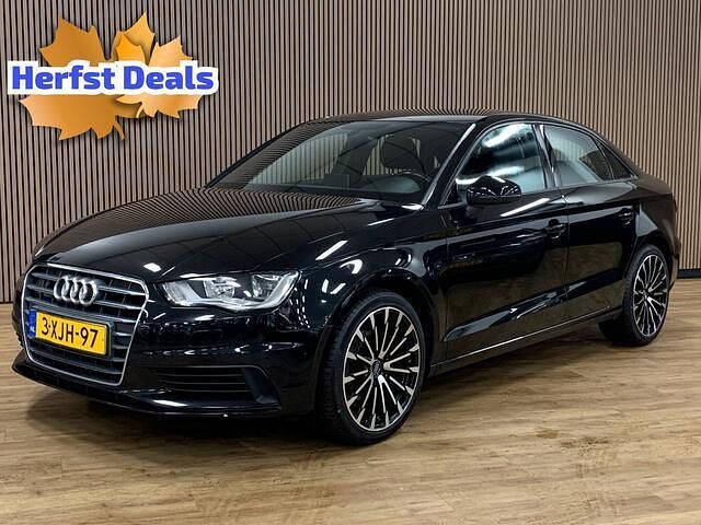 Zwart Gebruikt 2014 Audi A3 Attraction Sedan | € 11.945 (Eerlijke prijs) - Afbeelding 1/4