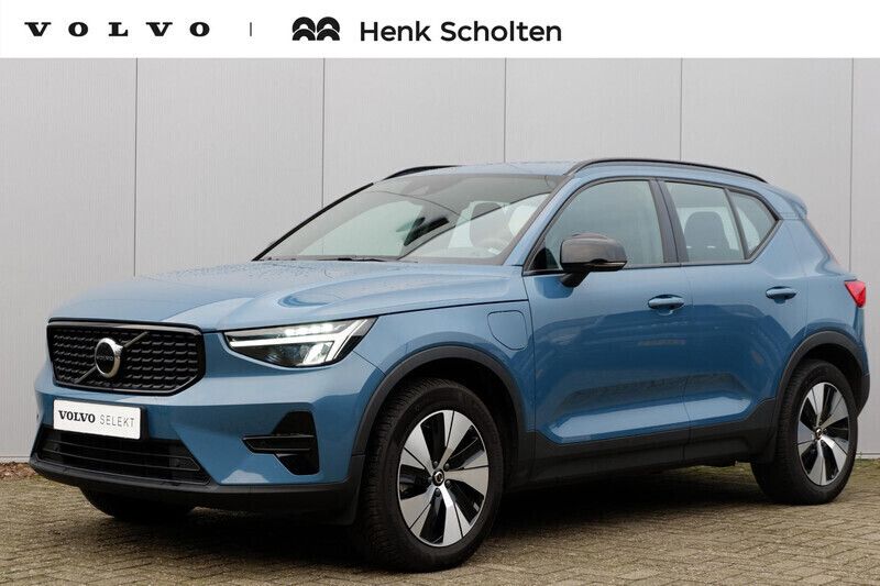 Blauw, metallic lak Gebruikt 2022 Volvo XC40 Plus SUV | € 39.950 (Duur) - Afbeelding 1/4