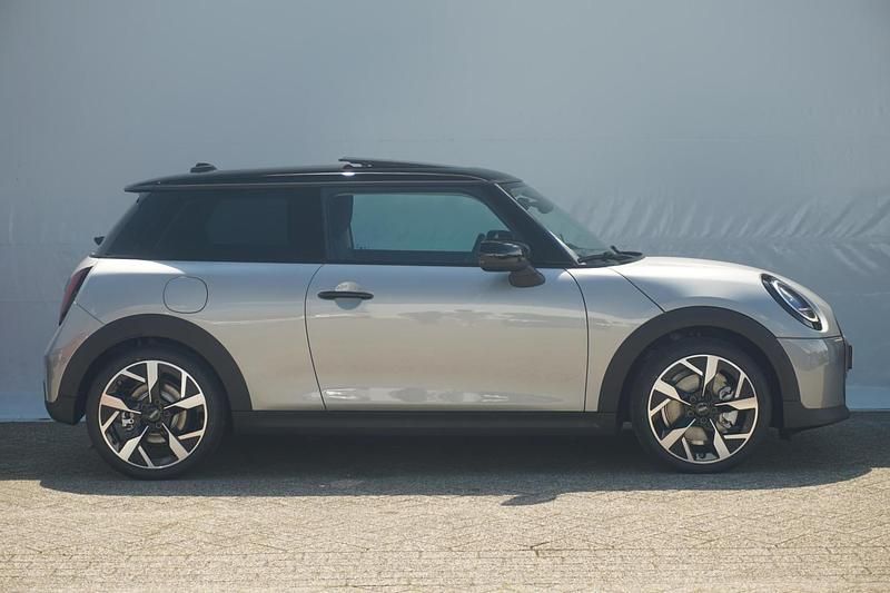 Occasion Mini Cooper Classic 156 PK (114 kW) 2024 Grijs Hatchback