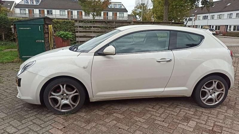 Wit Gebruikt 2009 Alfa Romeo MiTo Hatchback | € 1.500 (Super prijs) - Afbeelding 1/4