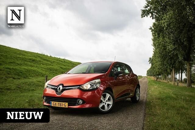 Rood Gebruikt 2015 Renault Clio IV Dynamique Hatchback | € 4.940 (Eerlijke prijs) - Afbeelding 1/4