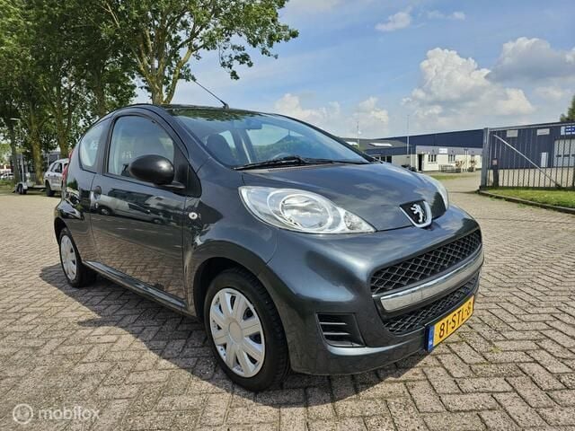 Grijs Gebruikt 2011 Peugeot 107 Hatchback | € 1.699 (Goede deal) - Afbeelding 1/4