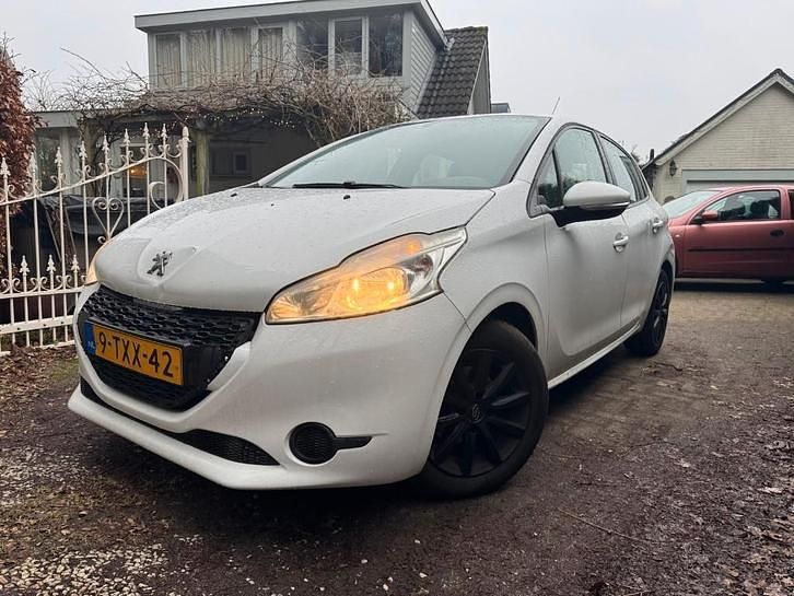 Occasion 2012 Peugeot 208 Active Hatchback | € 2.350 (Super prijs) - Afbeelding 1/4