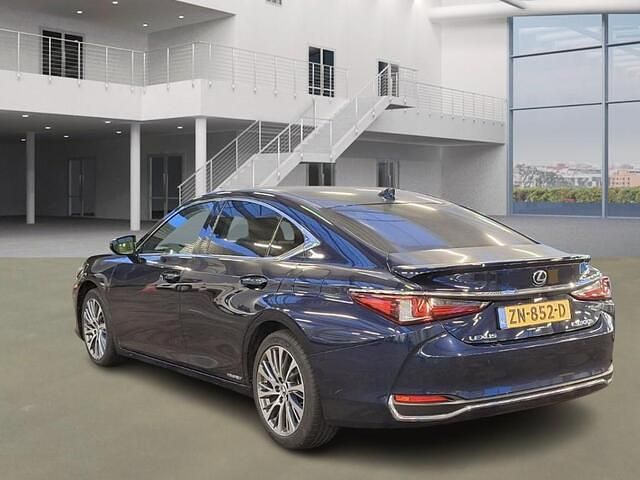 Occasion Lexus ES300H Luxury Line 178 PK (130 kW) 2019 Blauw Sedan