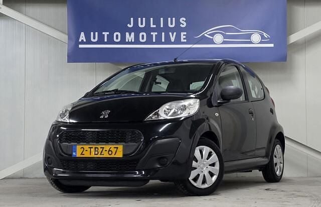 Zwart Gebruikt 2014 Peugeot 107 Hatchback | € 3.943 (Eerlijke prijs) - Afbeelding 1/3