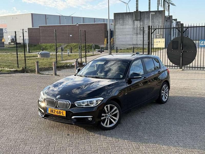Occasion BMW 120 Luxury Line 184 PK (135 kW) 2017 Zwart Hatchback