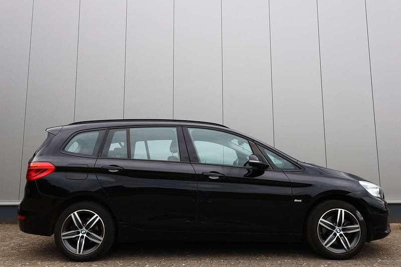 Zwart Gebruikt 2018 BMW 218 Gran Tourer Sport Line MPV | € 15.990 (Eerlijke prijs) - Afbeelding 1/4