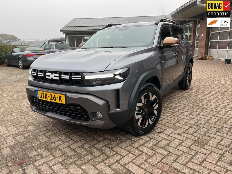Grijs (metallic) Occasion 2024 Dacia Duster Journey SUV | € 26.900 (Goede deal) - Afbeelding 1/4