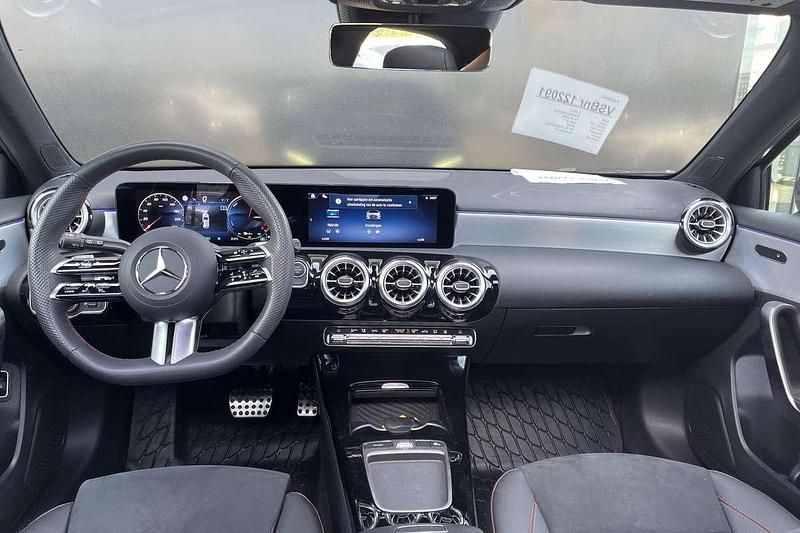 Occasion Mercedes A250 Advanced Plus 218 PK (160 kW) 2024 Grijs Hatchback