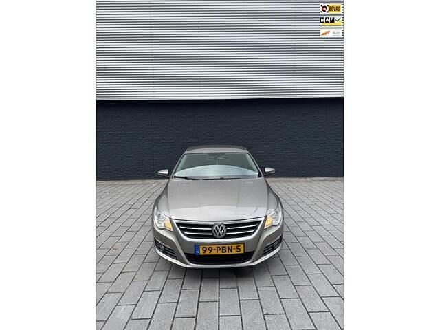 Bruin Occasion 2011 VW Passat Sedan | € 4.499 (Goede deal) - Afbeelding 1/4