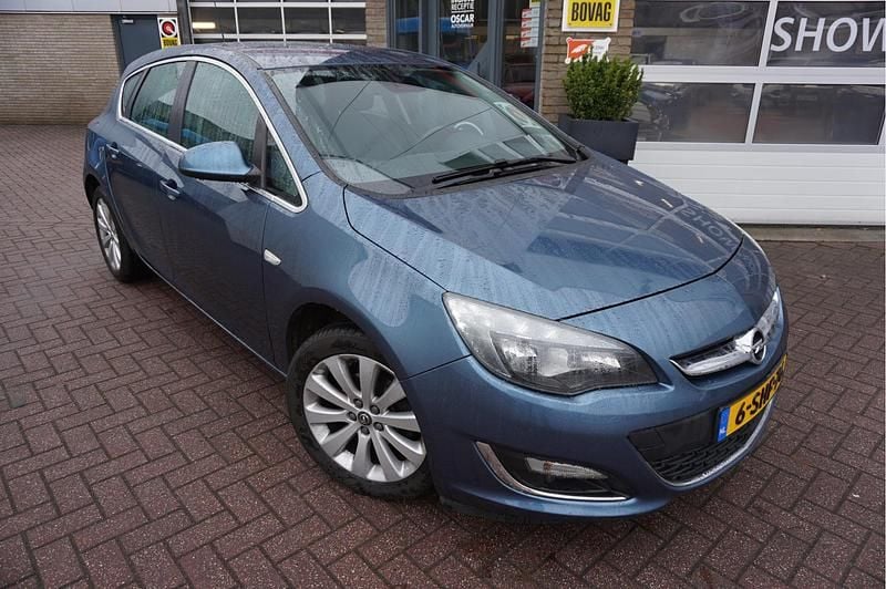 Blauw Occasion 2013 Opel Astra Cosmo Hatchback | € 7.285 (Goede deal) - Afbeelding 1/4
