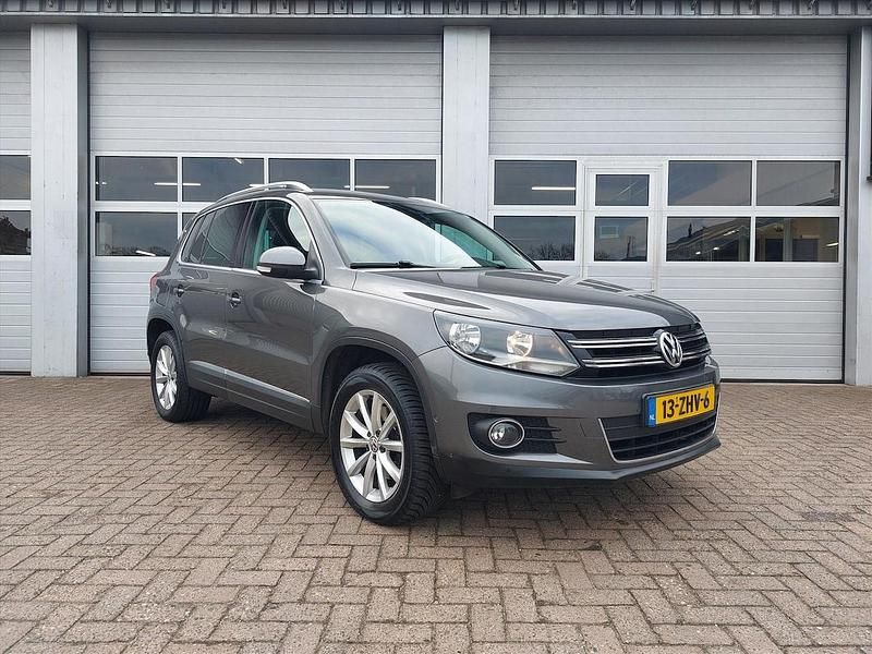 Grijs Occasion 2012 VW Tiguan SUV | € 7.950 (Goede deal) - Afbeelding 1/4