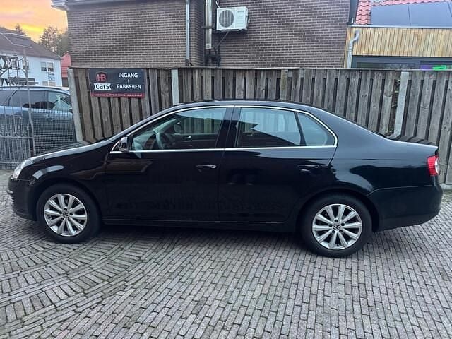 Zwart Gebruikt 2007 VW Jetta Comfortline Sedan | € 2.999 (Goede deal) - Afbeelding 1/4