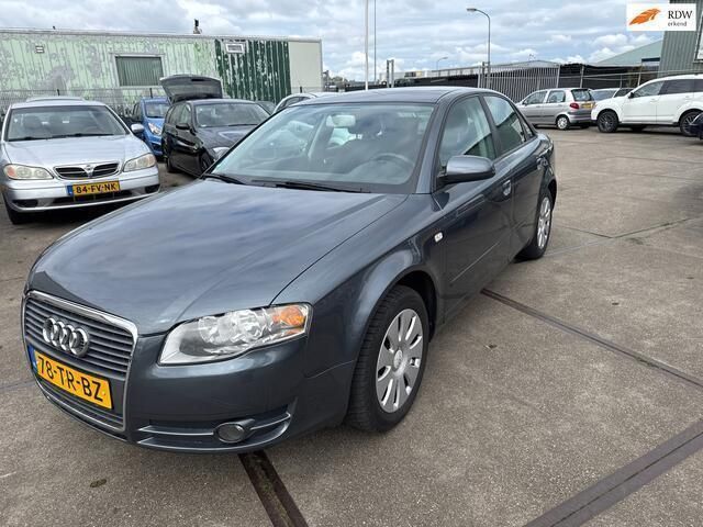 Grijs Gebruikt 2007 Audi A4 Business Sedan | € 3.495 (Eerlijke prijs) - Afbeelding 1/4