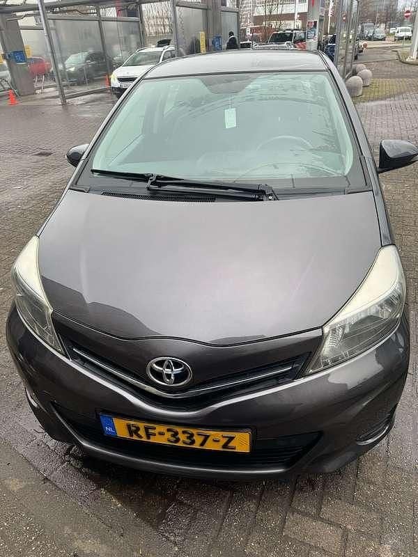 Grijs Gebruikt 2012 Toyota Yaris MPV | € 5.800 (Eerlijke prijs) - Afbeelding 1/4