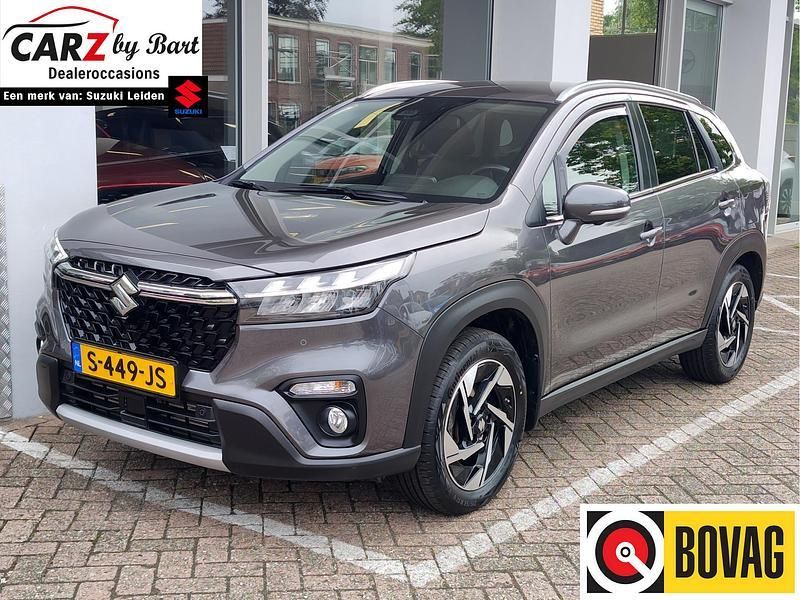 Grijs Gebruikt 2023 Suzuki SX4 S-Cross Style SUV | € 26.945 (Iets duurder) - Afbeelding 1/4