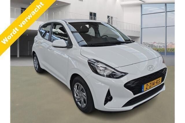 Wit Gebruikt 2024 Hyundai i10 Comfort Hatchback | € 16.699 (Eerlijke prijs) - Afbeelding 1/4