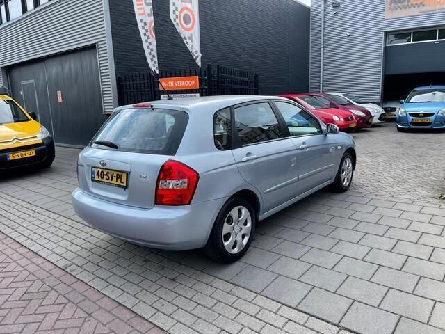 Occasion Kia Cerato LX 105 PK (77 kW) 2006 Blauw, metallic lak Sedan