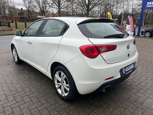 Occasion Alfa Romeo Giulietta Impression 105 PK (77 kW) 2015 Wit Hatchback