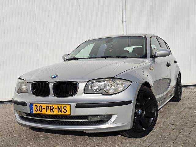 Grijs Gebruikt 2004 BMW 116 Hatchback | € 1.950 (Eerlijke prijs) - Afbeelding 1/4