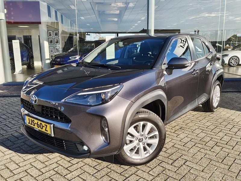Grijs Gebruikt 2023 Toyota Yaris Active SUV | € 25.000 (Eerlijke prijs) - Afbeelding 1/4