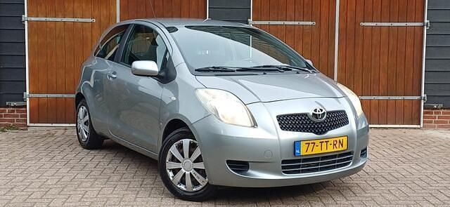 Grijs Gebruikt 2007 Toyota Yaris Sol Hatchback | € 2.450 (Eerlijke prijs) - Afbeelding 1/4