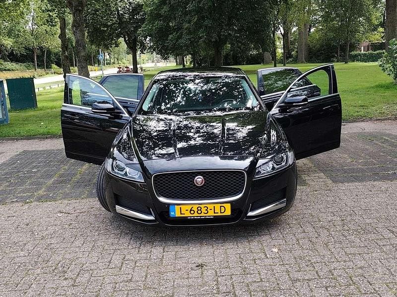 Zwart Gebruikt 2017 Jaguar XF Portfolio Sedan | € 14.000 (Goede deal) - Afbeelding 1/4