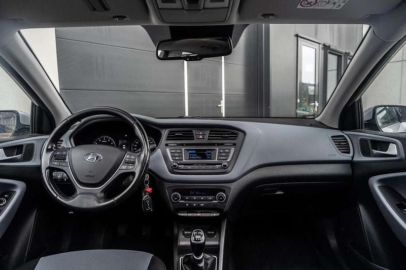 Occasion Hyundai i20 84 PK (61 kW) 2015 Zilver Hatchback