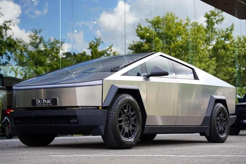 Grijs Nieuw 2025 Tesla Cybertruck SUV | € 89.888 - Afbeelding 1/4