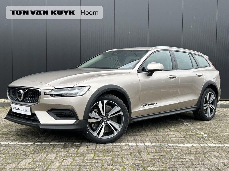 Grijs Gebruikt 2024 Volvo V60 CC Plus Stationwagen | € 56.950 (Eerlijke prijs) - Afbeelding 1/4