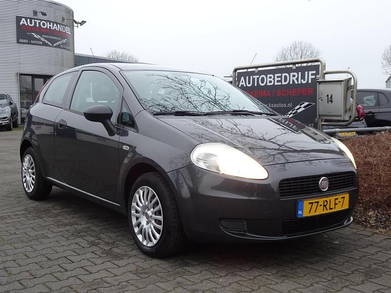 Grijs Gebruikt 2011 Fiat Punto Hatchback | € 1.950 (Goede deal) - Afbeelding 1/4