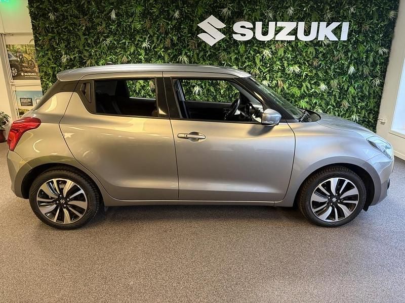 Grijs Gebruikt 2017 Suzuki Swift Hatchback | € 10.900 (Goede deal) - Afbeelding 1/4