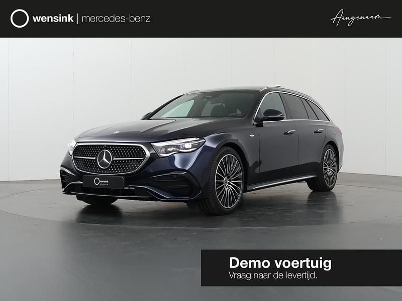 Blauw Gebruikt 2025 Mercedes E300 Sport Edition Stationwagen | € 83.900 - Afbeelding 1/4